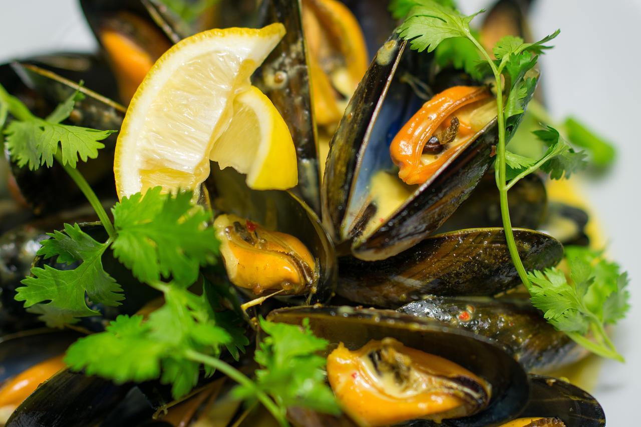 ホテル The Fenwick Steak & Seafood Pub Claughton エクステリア 写真